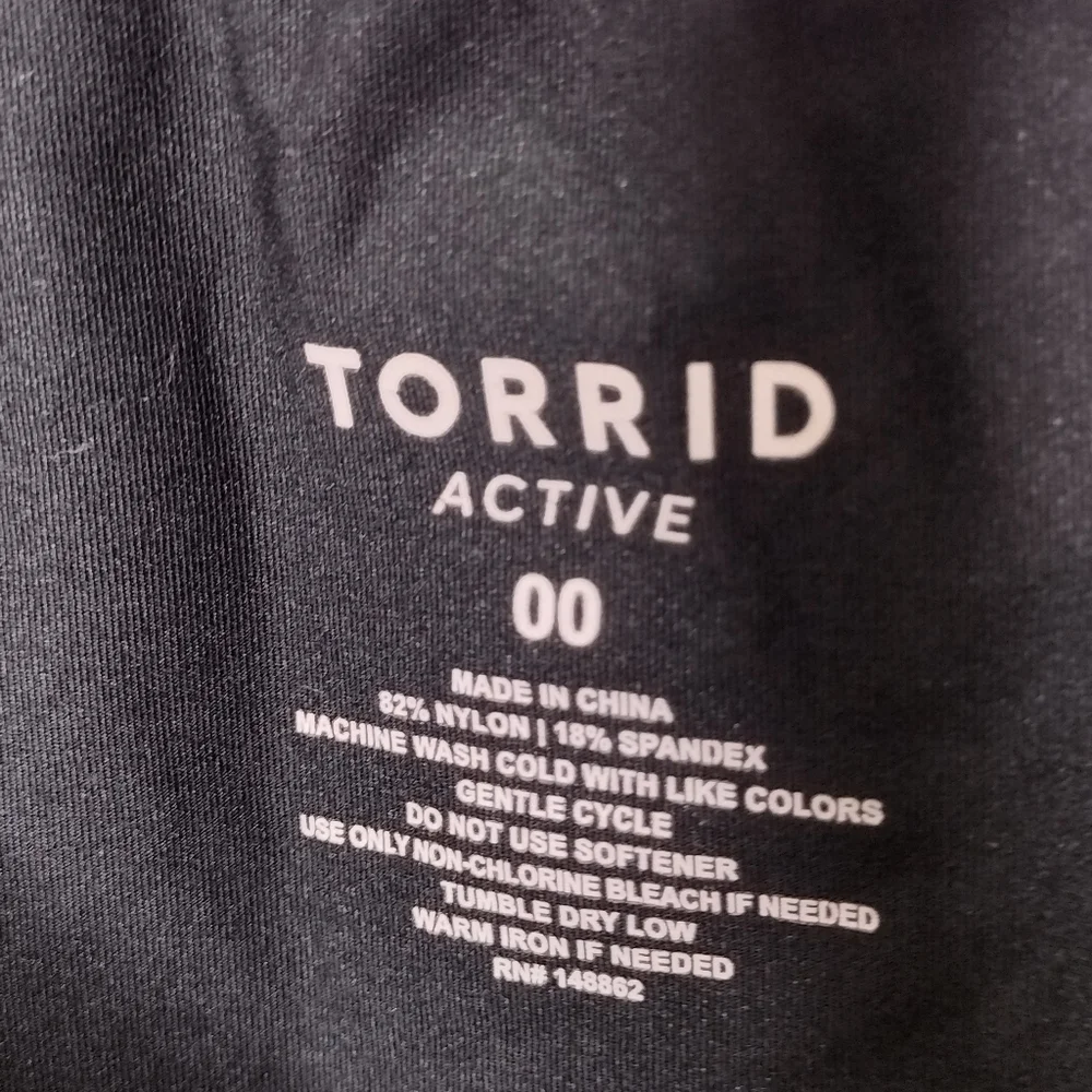 Torrid Active scoop neck black short sleeve shirt 00 women's size 10 M/L - Picture 2 of 3